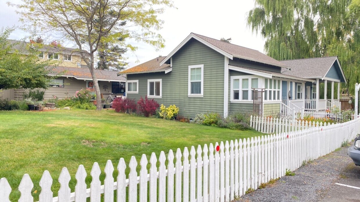 55+ Community, Quiet 1 Bedroom 1 Bath. In... - 55+ Community, Quiet 1 Bedroom 1 Bath.  In...