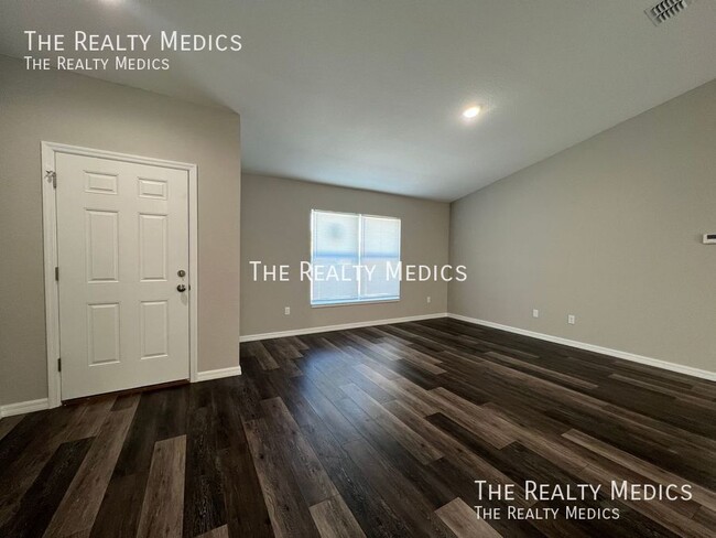 Building Photo - 26 Emerald Trail