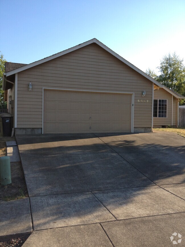 Building Photo - 5662 SW Redtop Pl