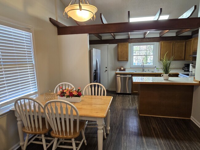 Building Photo - 1829 Alyssum Pl