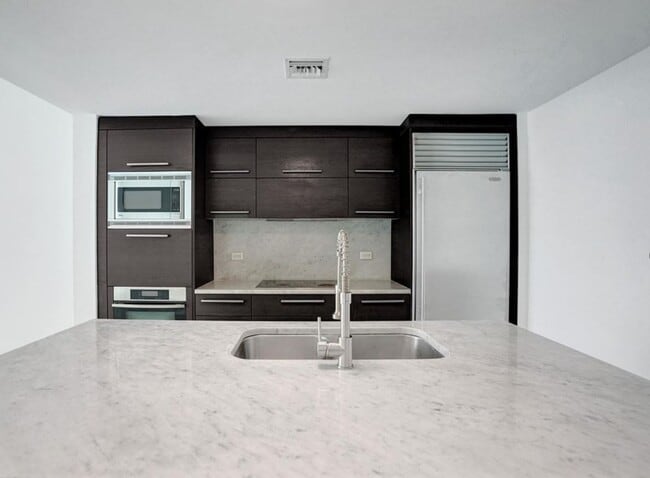 Building Photo - 900 Biscayne Blvd