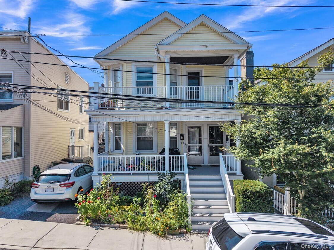 Primary Photo - 28 W Elizabeth St