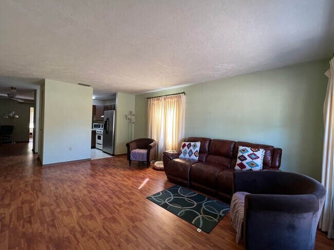 Foto del edificio - Spacious 2 Bedroom 2 Bath w/Attached 1 Car Garage in Plymouth Place Community
