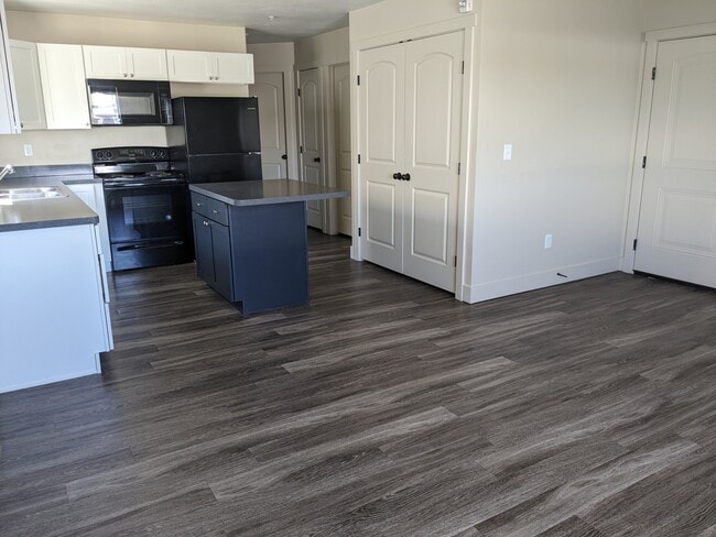 Building Photo - 310 Ella Ln