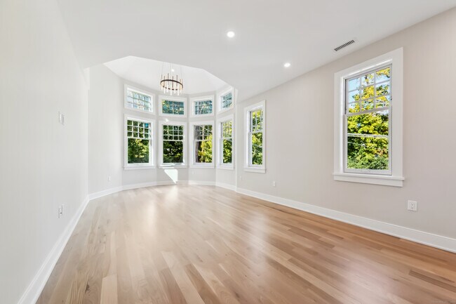 Foto del edificio - 8 Husted Ln