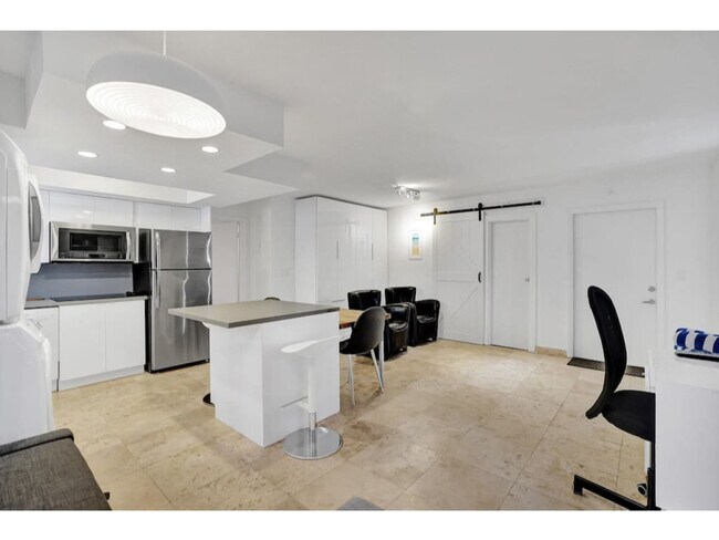 Foto del edificio - 3215 NE 7th St