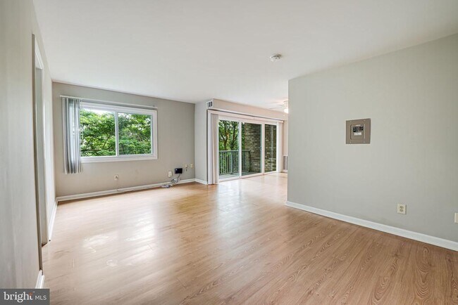 Building Photo - 8002 Le Havre Pl
