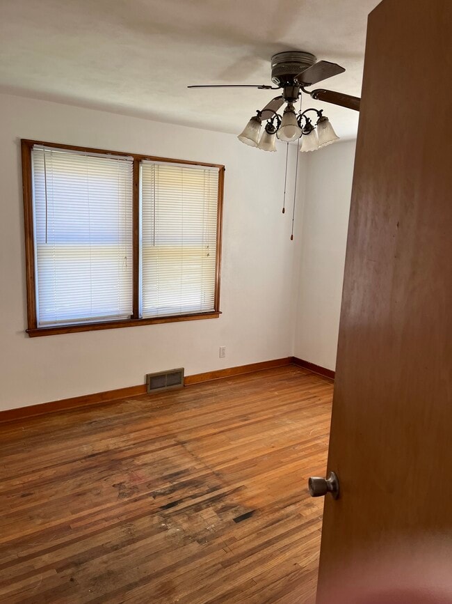 Foto del edificio - 856 Redwood Dr