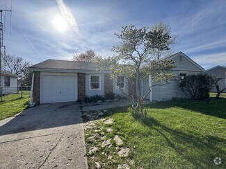 Building Photo - 2205 Versailles Dr