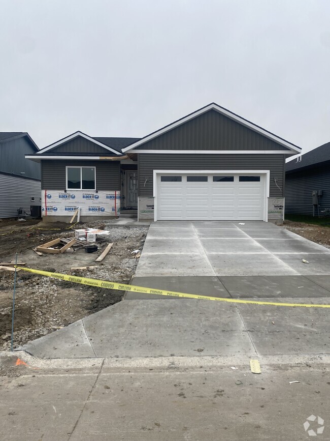 Building Photo - 122 Huntington Dr
