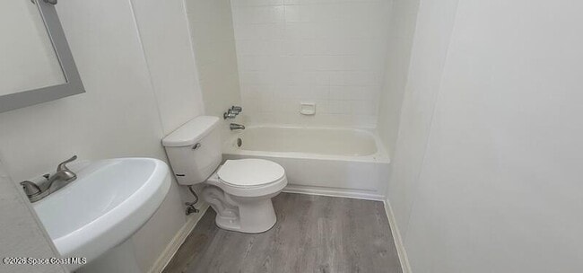 Foto del edificio - 556 Titus St