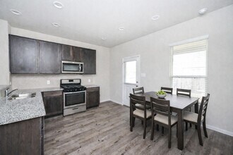 Building Photo - 2710 Hoffman Ln