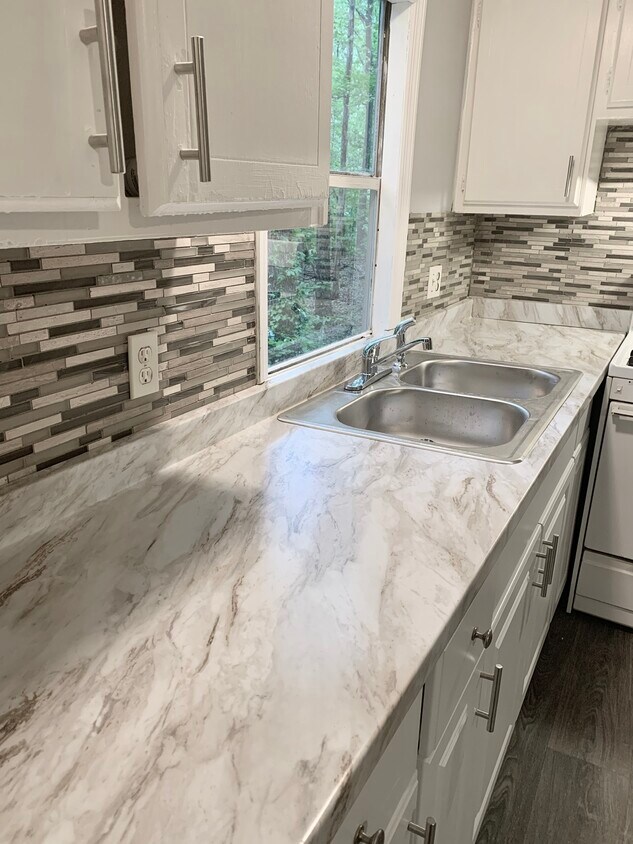 Foto principal - 6134 Grant Ford Rd