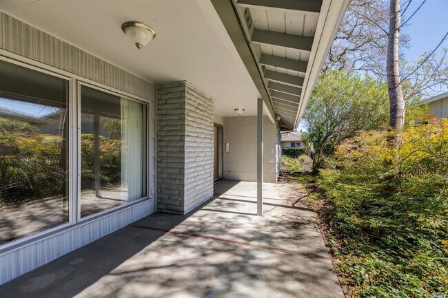 Building Photo - 340 Green Field Cir