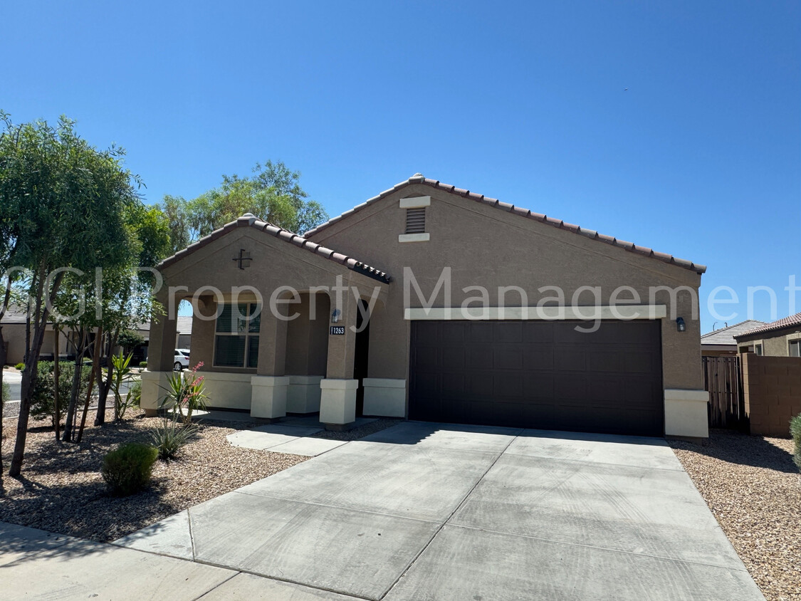 Primary Photo - Beautiful home ready for move in