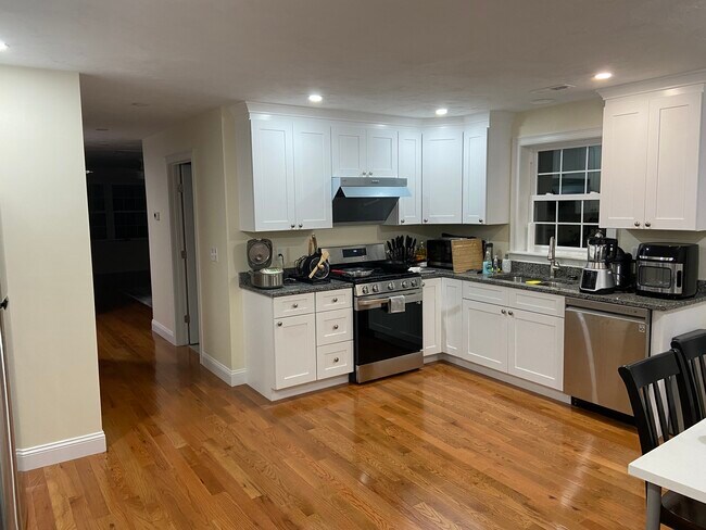 Kitchen - 158 Beacon St