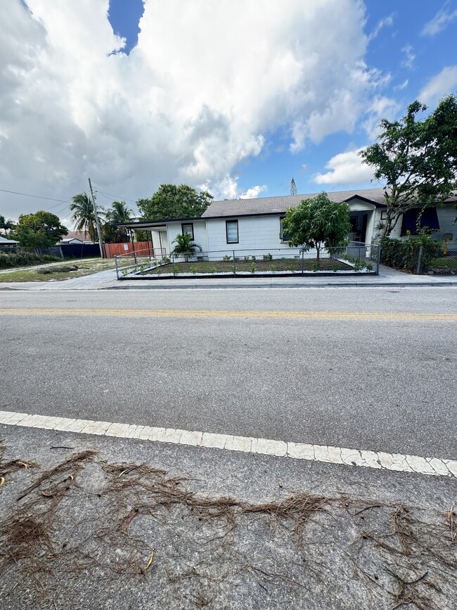 Foto del edificio - 701 N E St