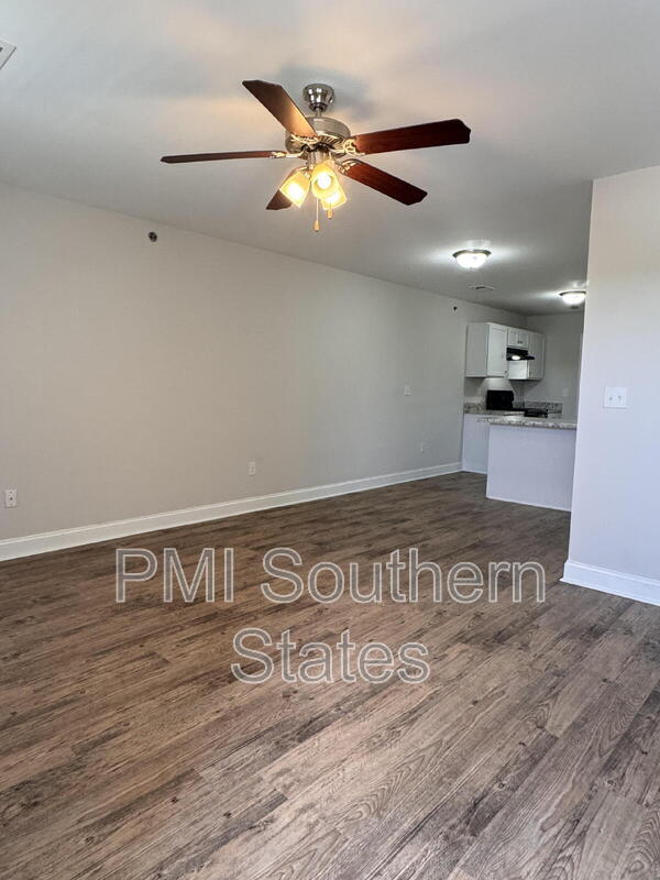 Building Photo - 204 Walnut Hill Dr