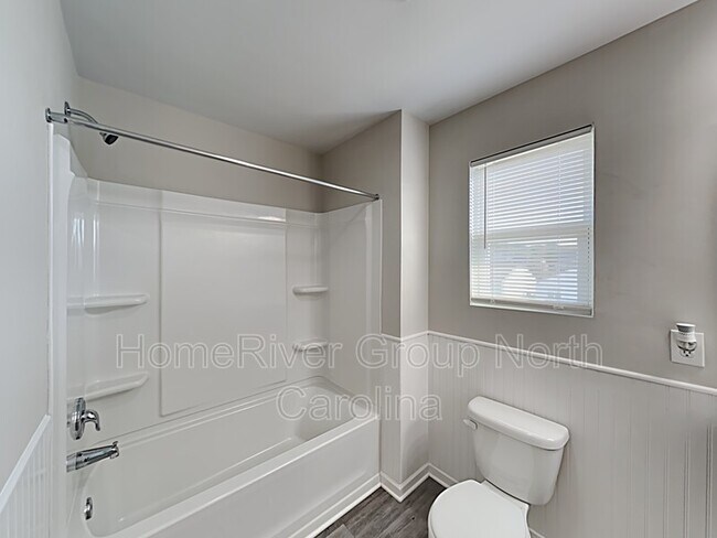Building Photo - 1016 Bitting Hall Cir