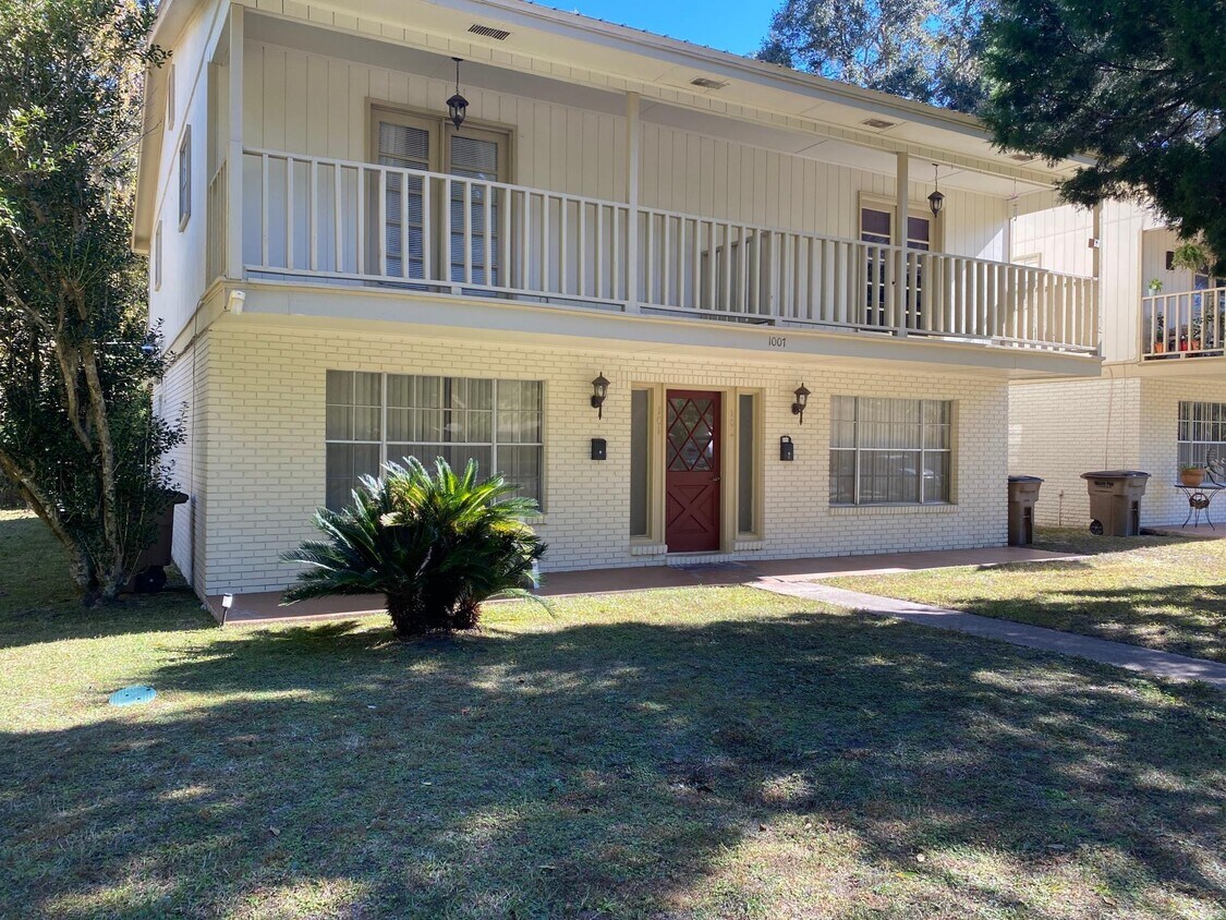 Primary Photo - 1015-101 SW McFarlane Ave