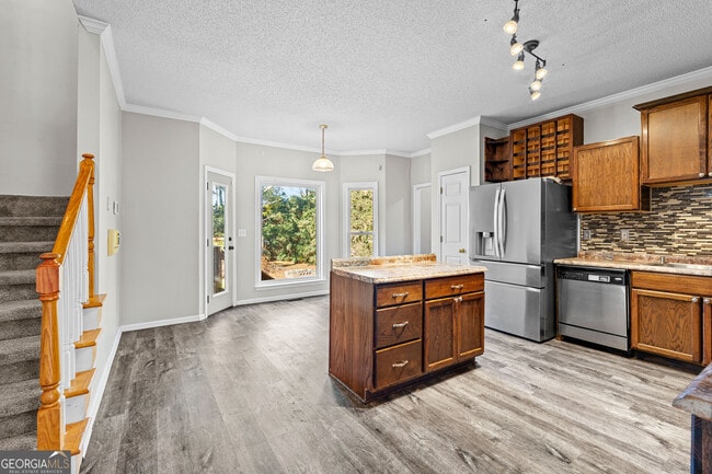 Building Photo - 255 Woodstream Dr