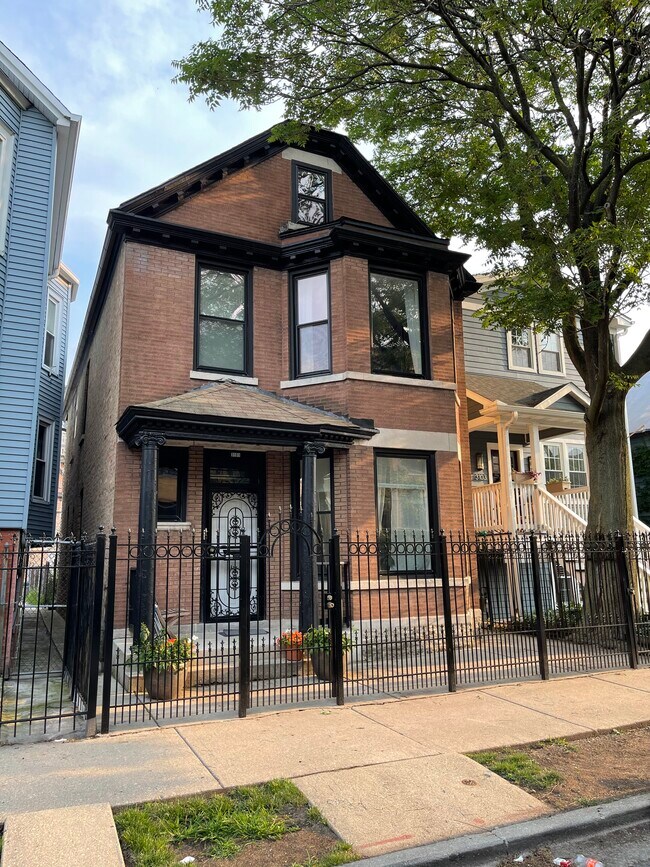 Building Photo - 3101 W Lyndale St