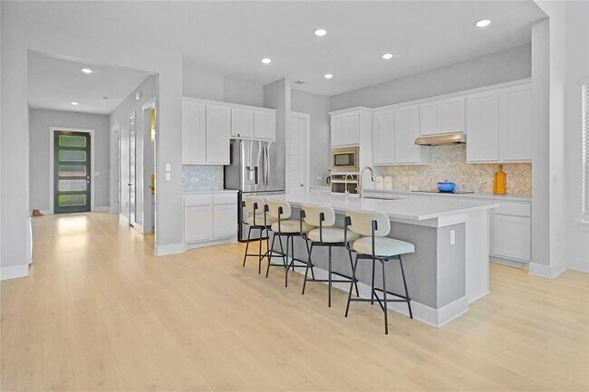 Building Photo - 601 Pinnacle View Dr
