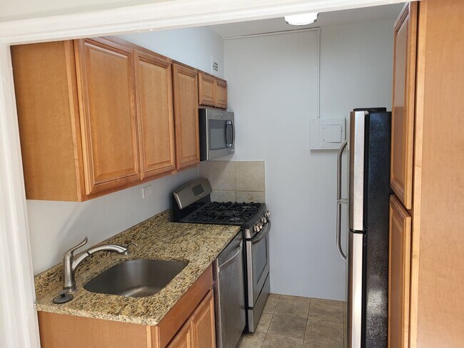 Foto del edificio - 1 BA Available now $1,850 all utilities in...