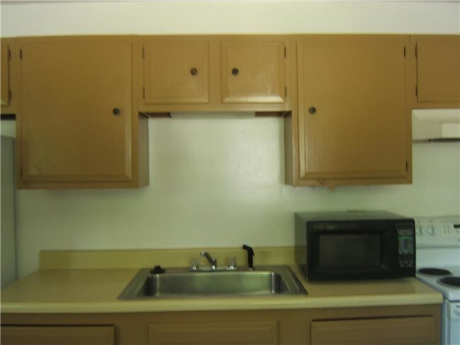 Foto del edificio - 1446 Crittenden Rd