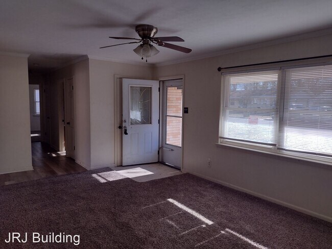 Building Photo - 3 br, 1.5 bath House - 916 Brewer Street