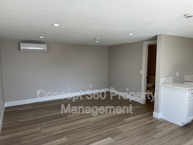 Building Photo - 1061 E Market St