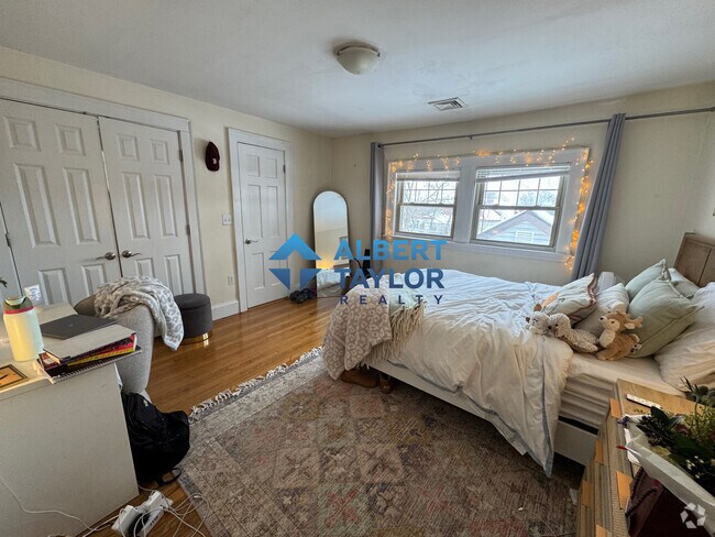 Building Photo - 44 Greycliff Rd