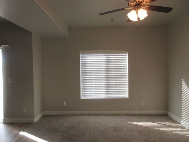 Building Photo - Newer townhome in the heart of Cedar City! Short Term Available.