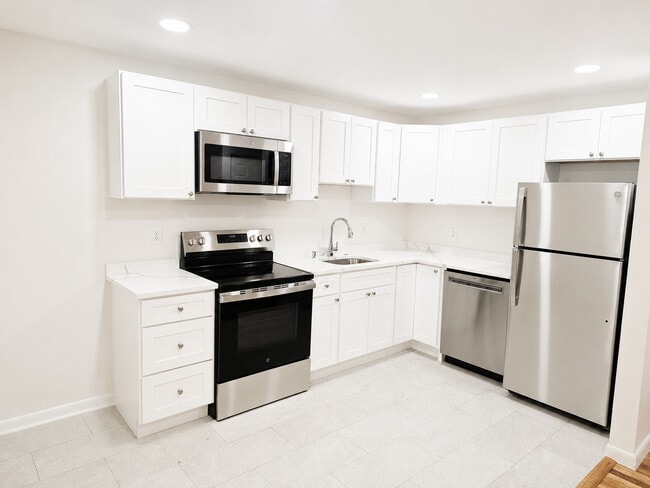 4-5C Kitchen - Kenmore Apartments
