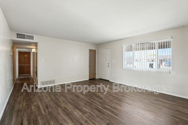 Building Photo - 429 N Saguaro