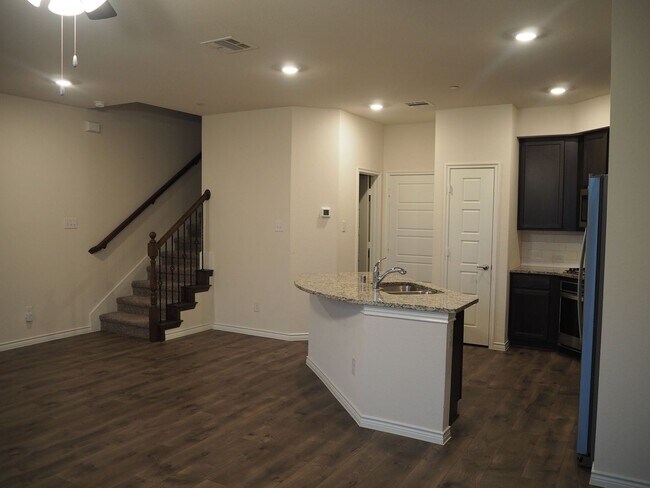 Foto del edificio - 2407 Klamath Dr