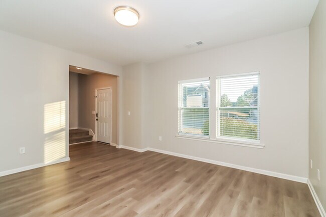 Foto del edificio - 72 Hamilton Blvd NW