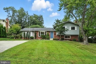 Building Photo - 5011 Roslyn Rd