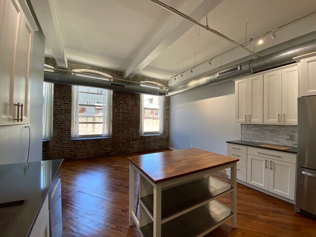Building Photo - 1220 Buttonwood St