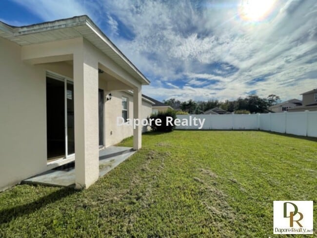 Building Photo - Lots to Offer in this 4 Bedroom, 2 Bath Ho...