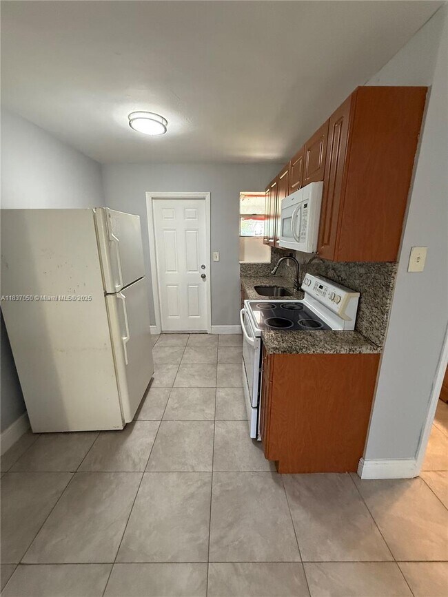 Foto del edificio - 4680 SW 33rd Ave