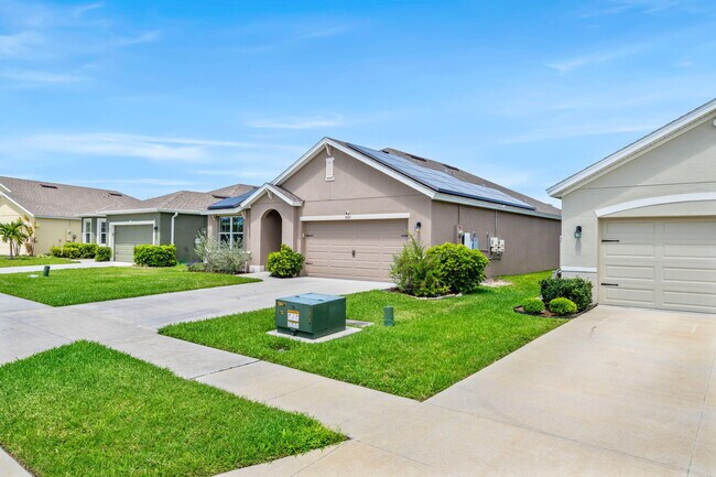 Building Photo - 820 Forest Trace Cir