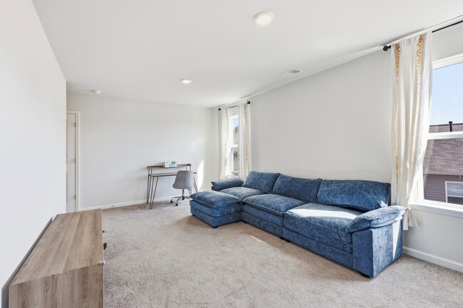 Building Photo - 2219 Blackthorn Dr