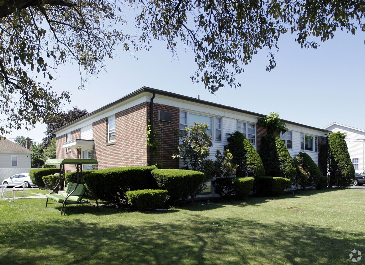 Building Photo - 65 Sharon St