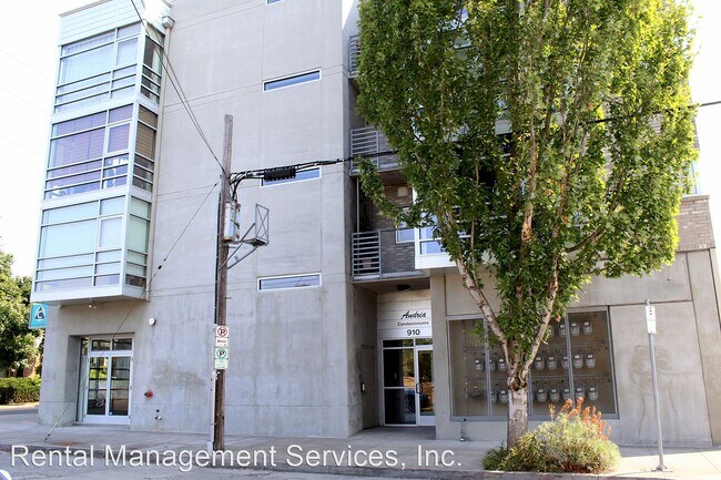 Foto del edificio - Studio, 1 bath House - 910 SE 42nd Ave #34...