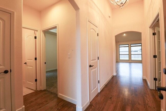 Building Photo - LARGE 3 Bed | 2 Bath | PLUS Flex Room | Broken Arrow