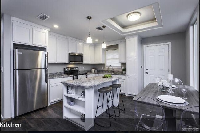 Foto del edificio - 3809 Las Vistas Ln