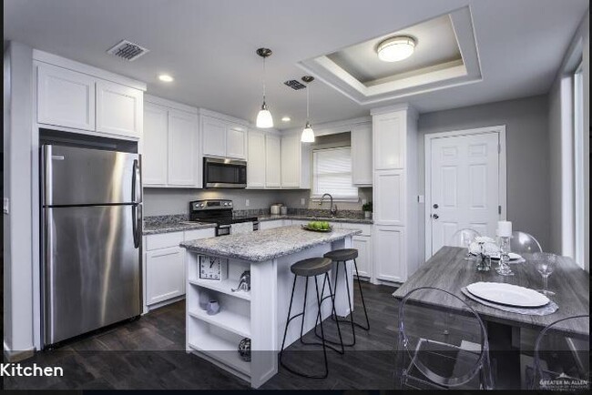 Building Photo - 3927 Alta Vista Dr