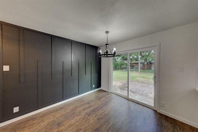 Foto del edificio - 2112 Walnut Ln