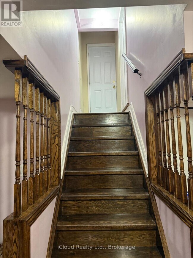 Building Photo - 61 Templehill Rd